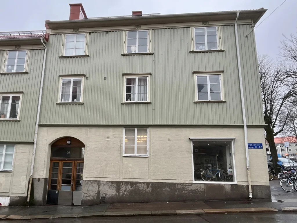 Svanebäcksgatan 20, mars 2026.