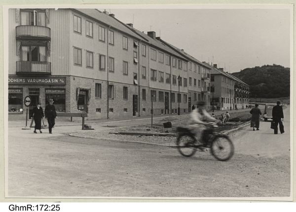 1938 Ekedalsgatan mot öster från Godhemsgatan. Språväg byggs Arkivbild: GhmR-172-25