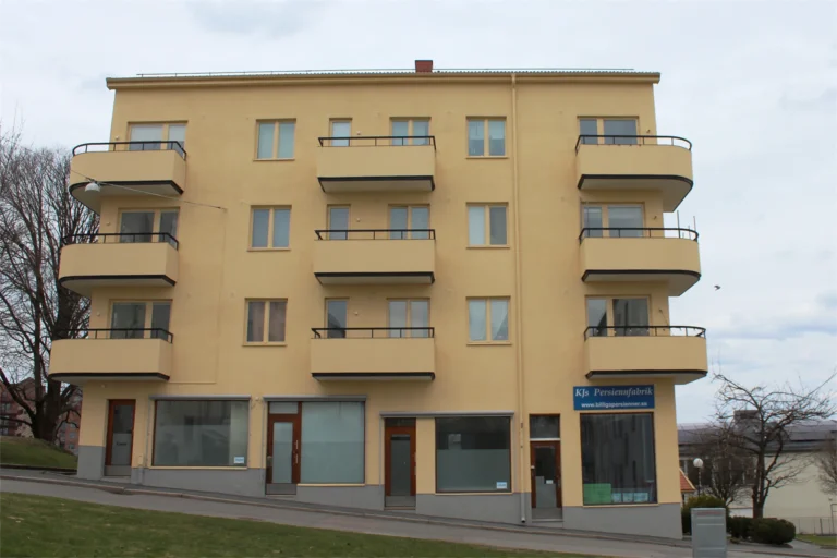 Jordhyttegatan 11, April 2026